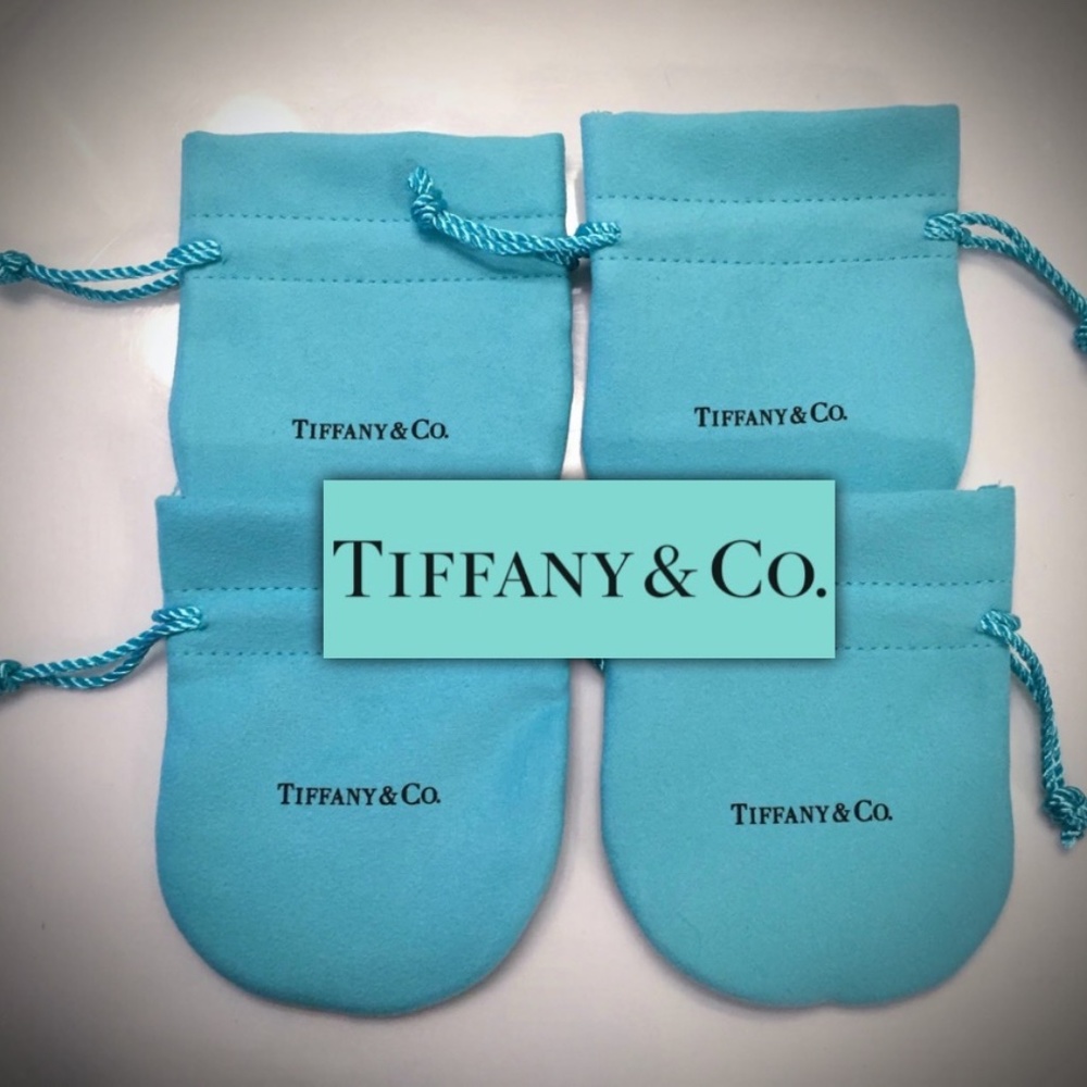 ✅🆕 TIFFANY JEWELRY POUCHES (4)